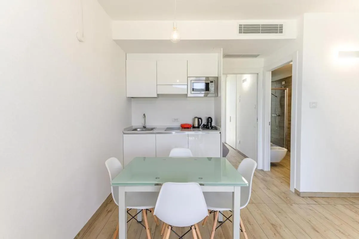 Stunning Capo Falcone Charming Apartments For 4 People スティンティーノ イタリア